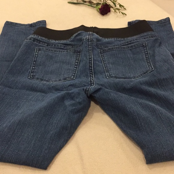 EUC Old Navy Maternity Skinny Jeans, size 6 - Picture 4 of 6